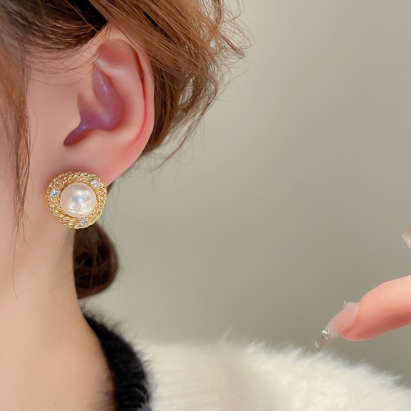 1 Pair Simple Style Round Inlay Alloy Zircon Ear Studs display picture 6