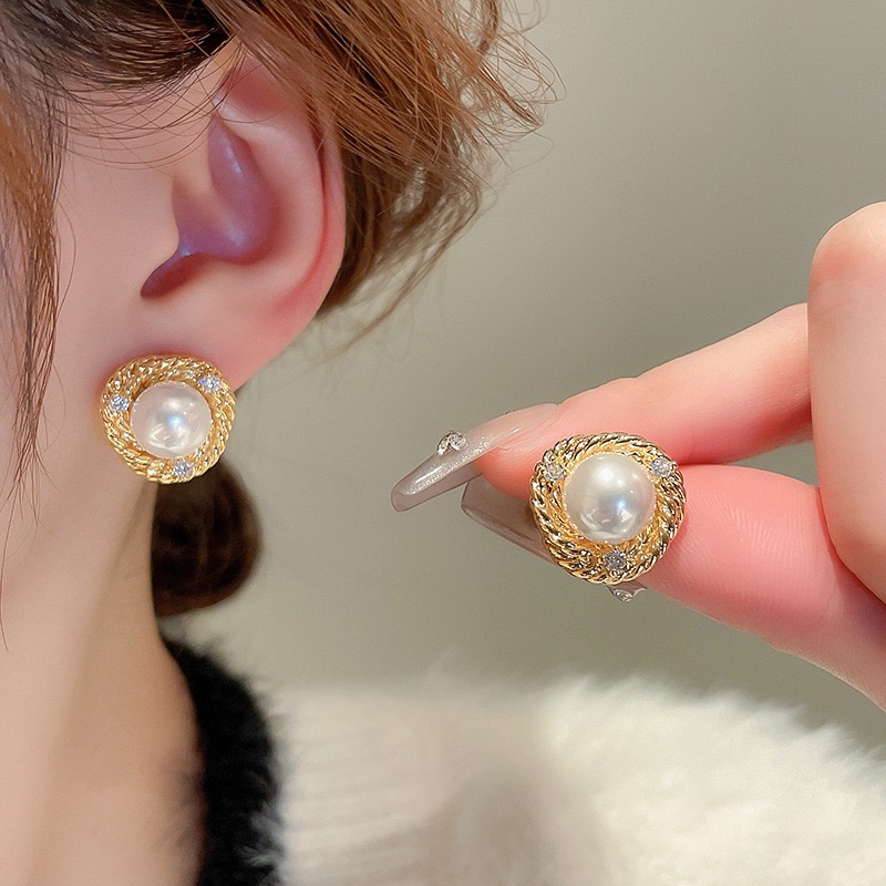 1 Pair Simple Style Round Inlay Alloy Zircon Ear Studs display picture 9