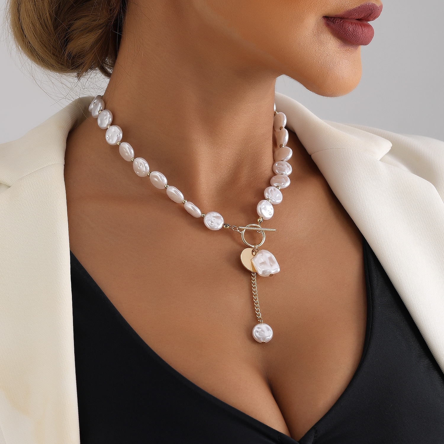 Elegant Shiny Geometric Imitation Pearl Alloy Women's Necklace display picture 6