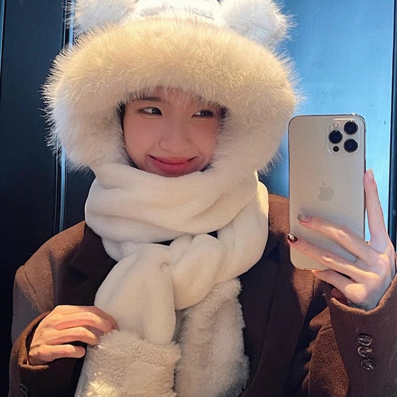 Women's Cute Commute Solid Color Plush Eaveless Beanie Hat display picture 7