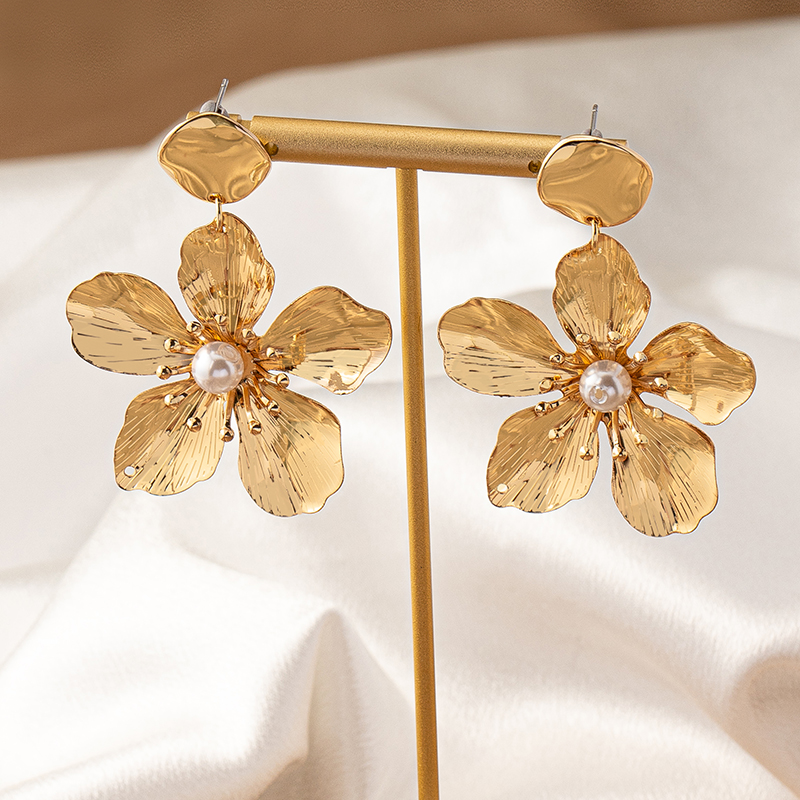 1 Pair Retro Simple Style Flower Plating Inlay Iron Pearl Drop Earrings display picture 4