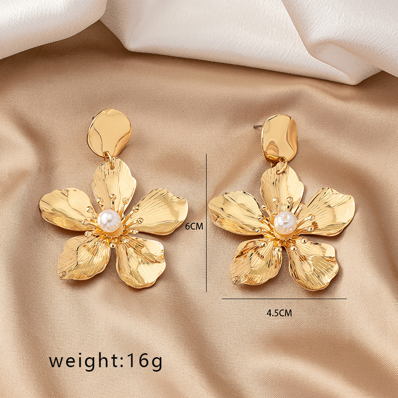 1 Pair Retro Simple Style Flower Plating Inlay Iron Pearl Drop Earrings display picture 5