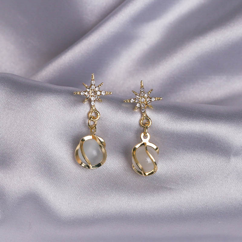 1 Pair French Style Classic Style Star Alloy Drop Earrings display picture 1
