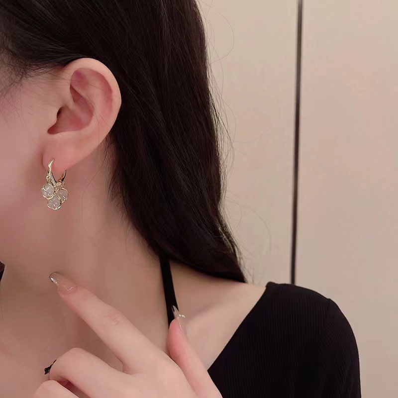 1 Pair French Style Simple Style Classic Style Geometric Alloy Chandelier Earrings display picture 3