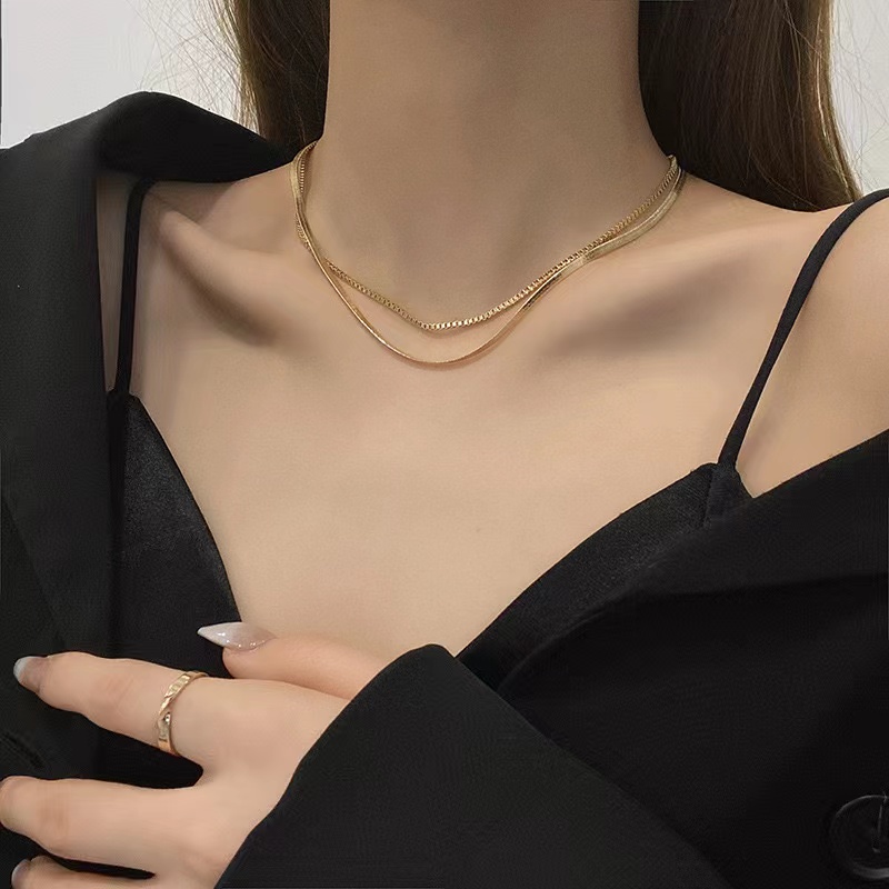 Simple Style Solid Color Alloy Plating Gold Plated Women's Layered Necklaces display picture 2