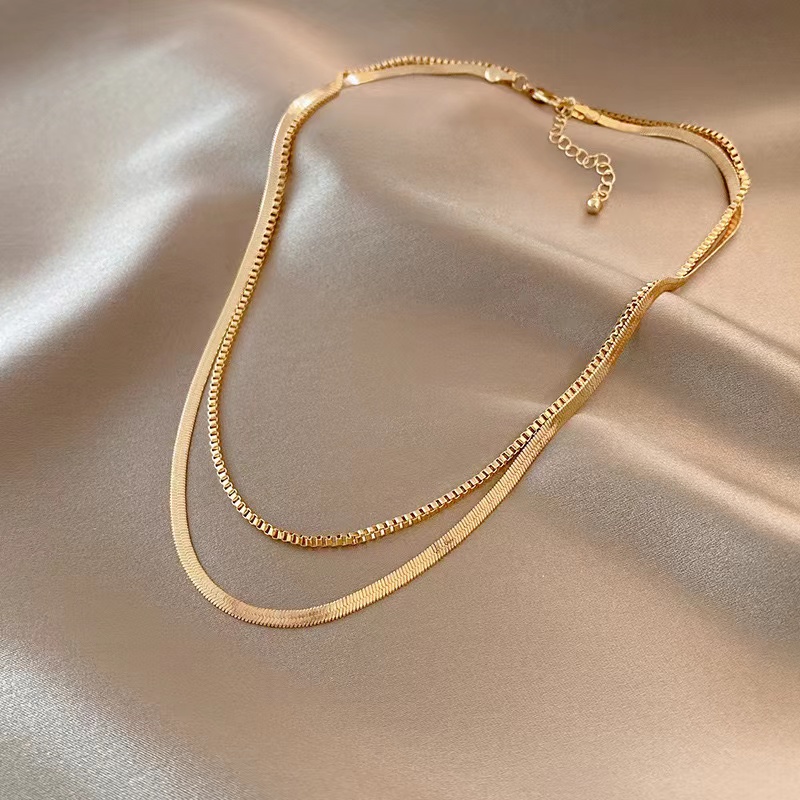 Simple Style Solid Color Alloy Plating Gold Plated Women's Layered Necklaces display picture 5