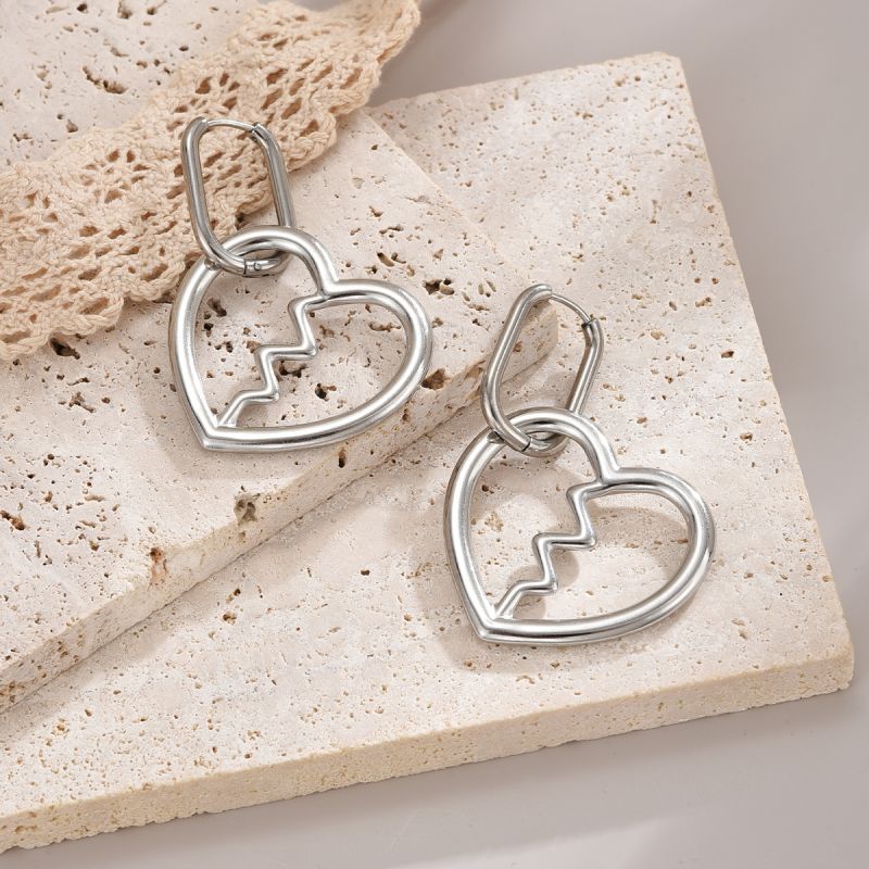 1 Pair Simple Style Commute Heart Shape Polishing Plating Stainless Steel 18K Gold Plated Drop Earrings display picture 5