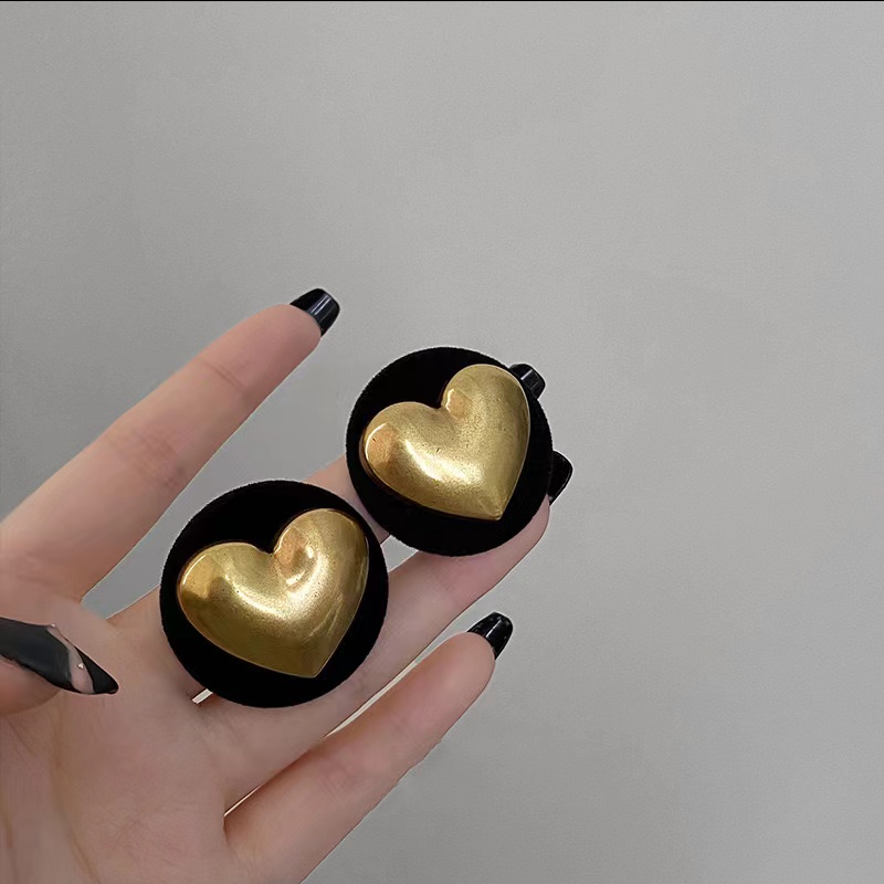 1 Pair Simple Style Heart Shape Arylic Alloy Ear Studs display picture 7