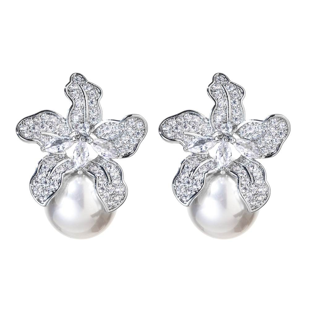 1 Pair Modern Style Leaves Plating Inlay Copper Pearl Zircon White Gold Plated Ear Studs display picture 6