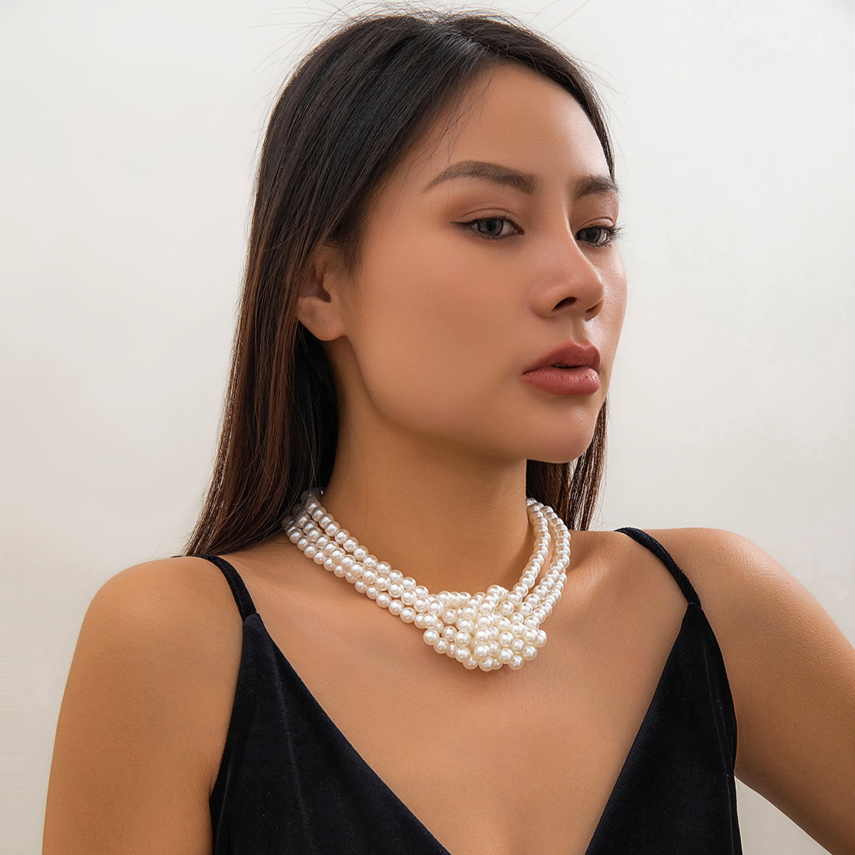 Elegant Vintage Style Irregular Round Imitation Pearl Irregular Layered Three-dimensional Women's Layered Necklaces display picture 3