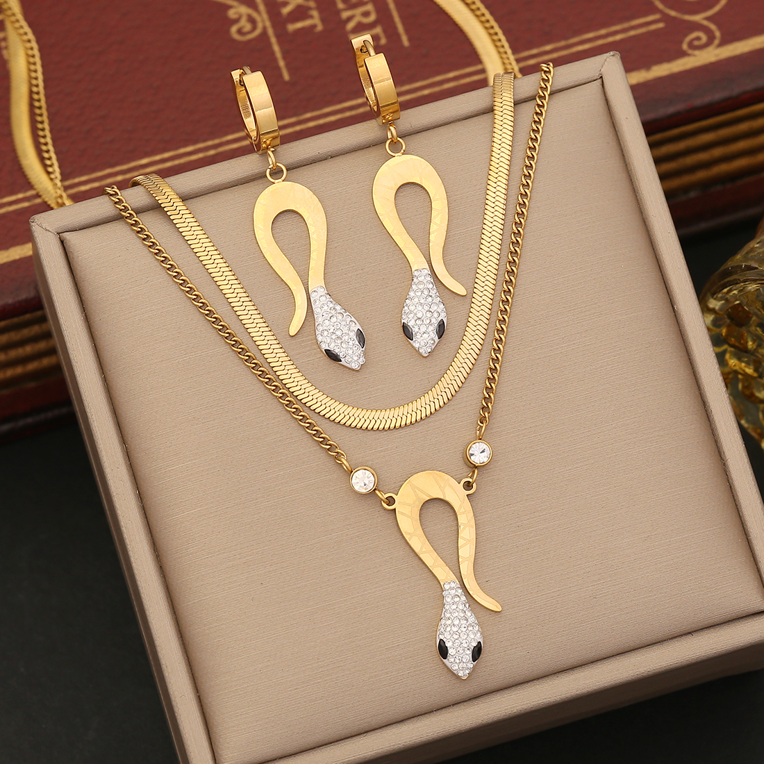 Wholesale Commute Snake 304 Stainless Steel Copper Inlay 18K Gold Plated Artificial Diamond Layered Necklaces display picture 21