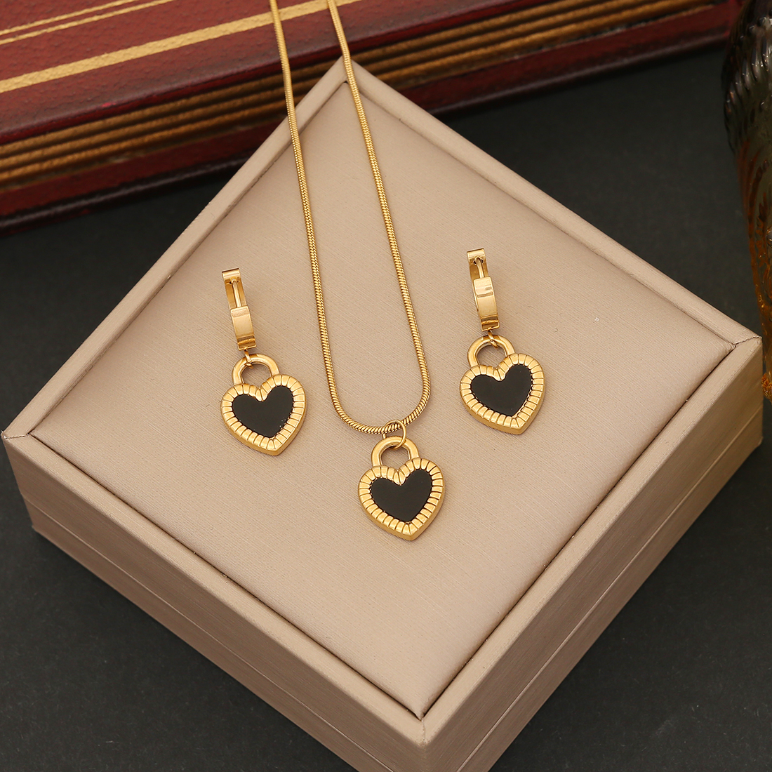 304 Stainless Steel Copper 18K Gold Plated Commute Plating Heart Shape Jewelry Set display picture 4