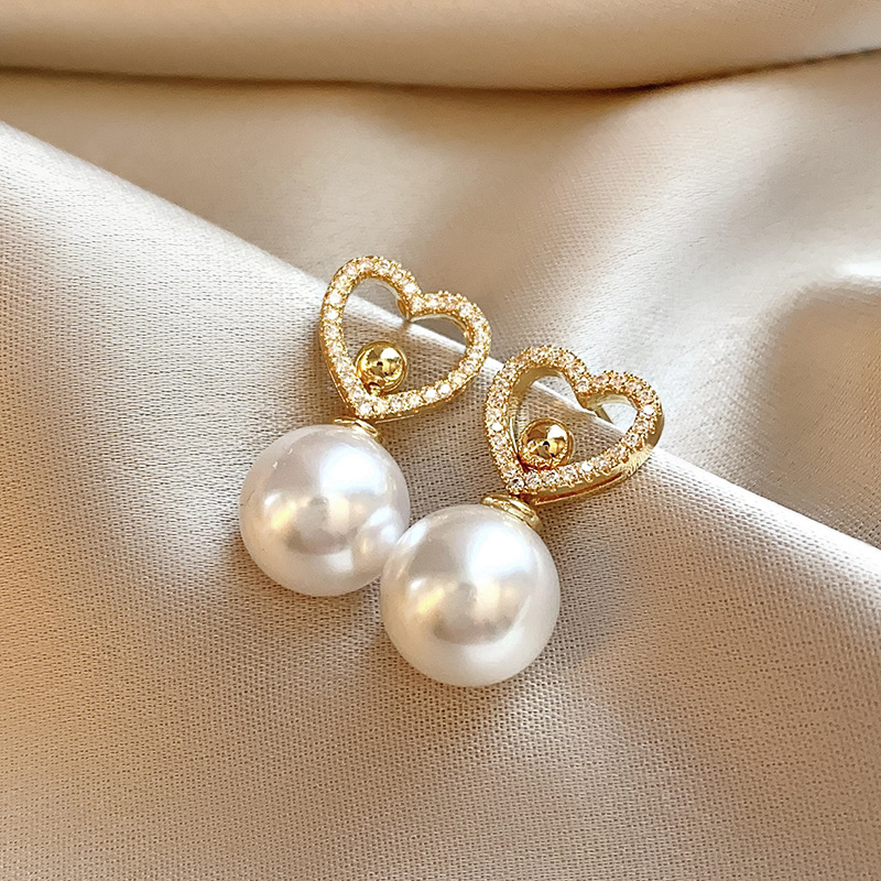 1 Pair Classic Style Heart Shape Plating Inlay Imitation Pearl Copper Zircon 18k Gold Plated Drop Earrings display picture 6