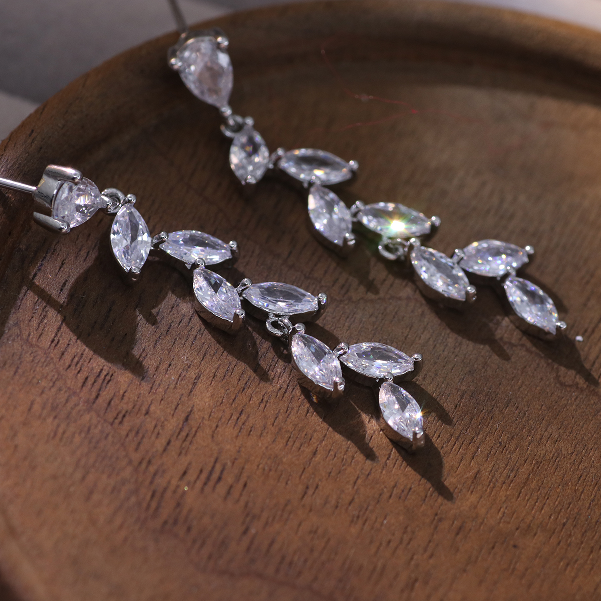 1 Paar Elegant Schneeflocke Überzug Inlay Kupfer Künstliche Perlen Künstlicher Diamant Versilbert Tropfenohrringe display picture 7