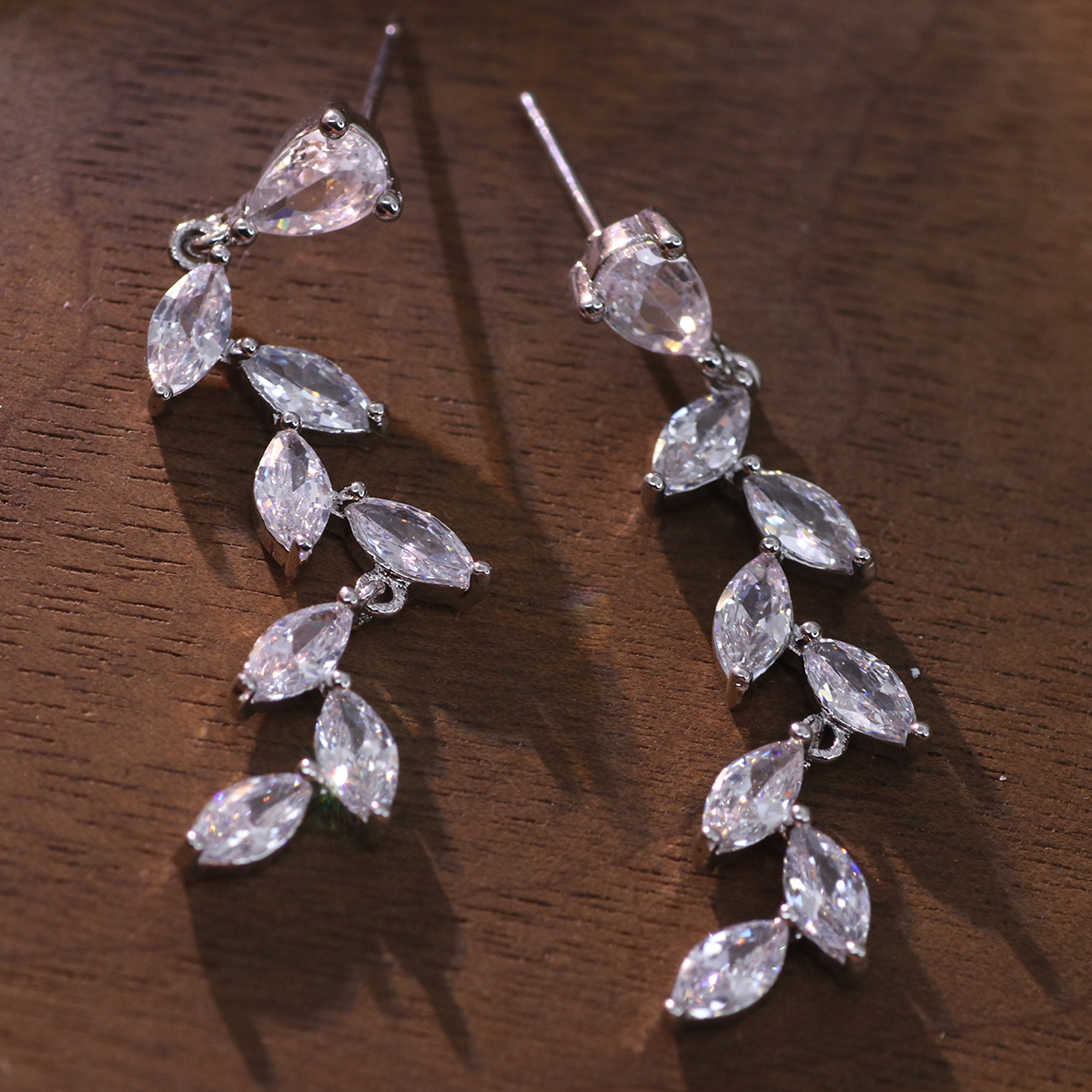 1 Paar Elegant Schneeflocke Überzug Inlay Kupfer Künstliche Perlen Künstlicher Diamant Versilbert Tropfenohrringe display picture 8