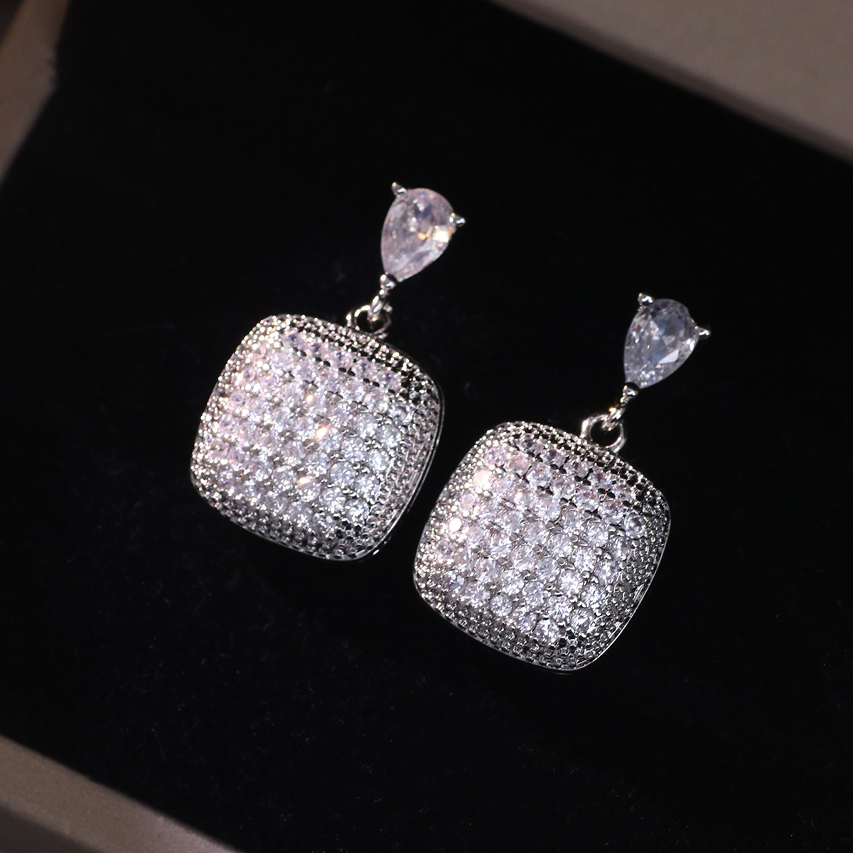 1 Par Elegante Copo De Nieve Enchapado Embutido Cobre Perlas Artificiales Diamante Artificial Plateado Pendientes De Gota display picture 12
