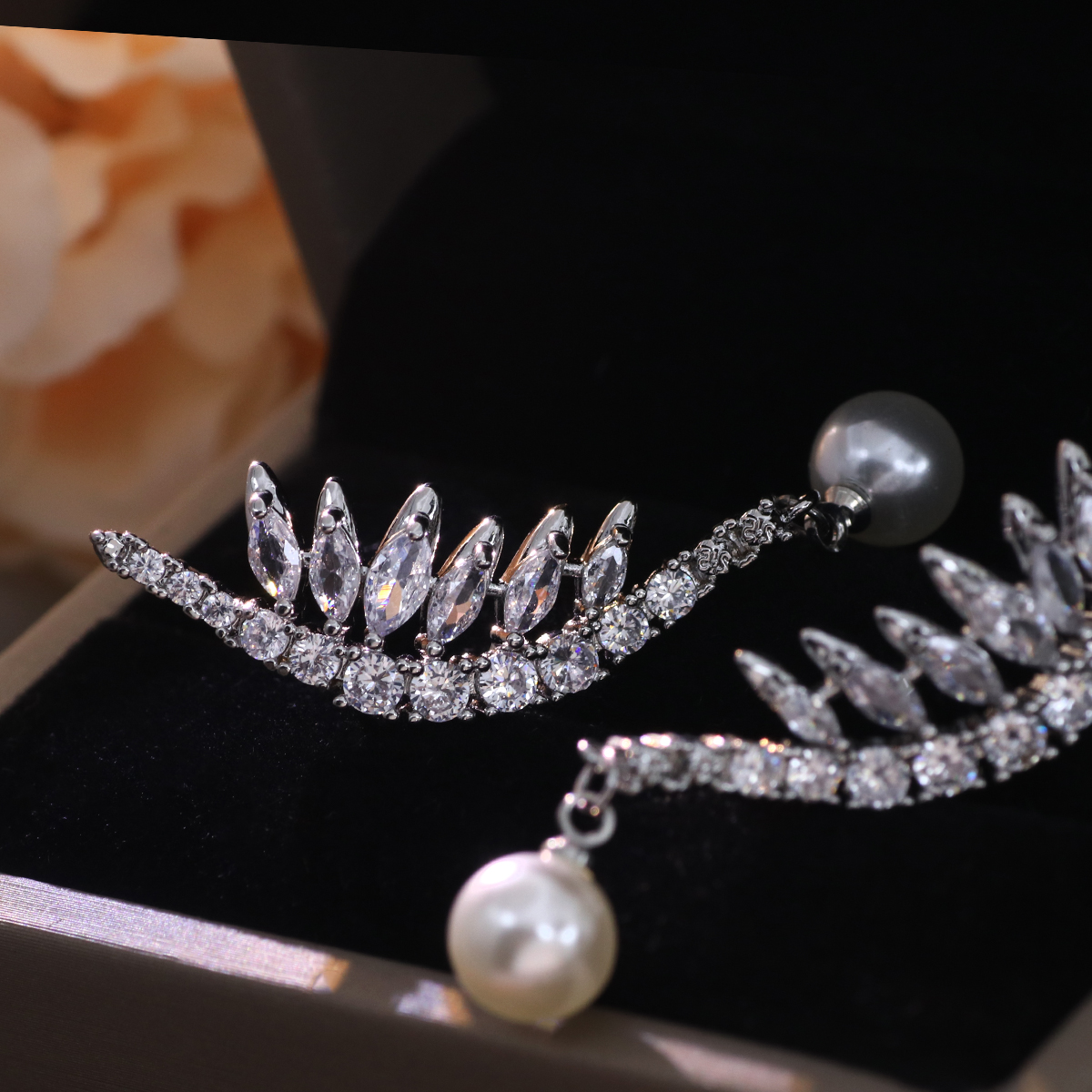 1 Paar Elegant Schneeflocke Überzug Inlay Kupfer Künstliche Perlen Künstlicher Diamant Versilbert Tropfenohrringe display picture 14