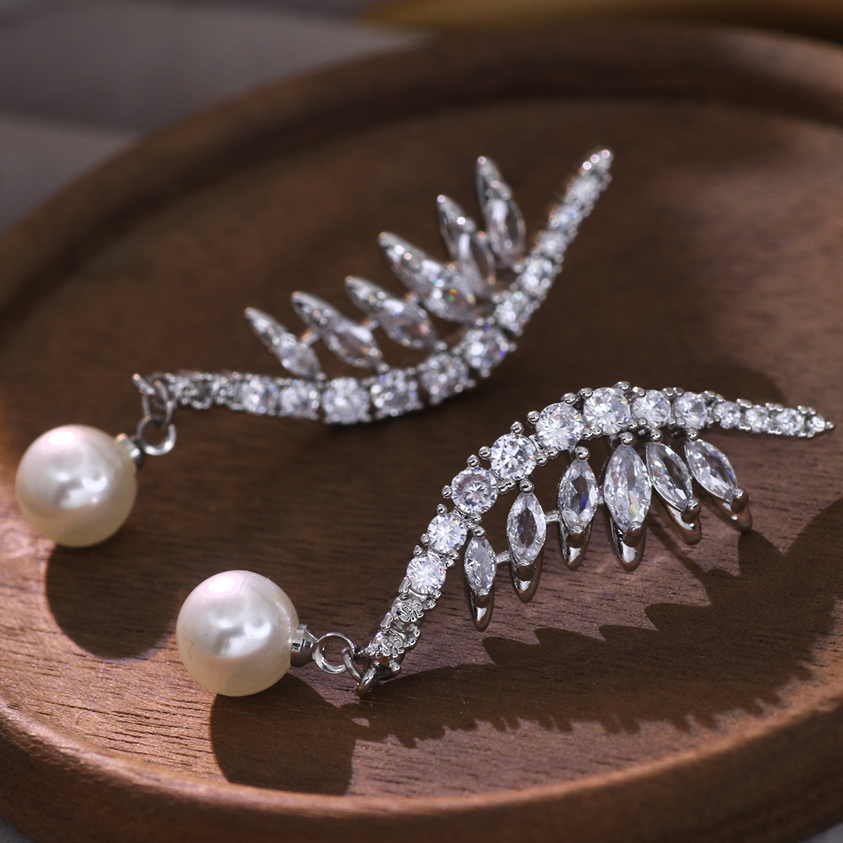 1 Paar Elegant Schneeflocke Überzug Inlay Kupfer Künstliche Perlen Künstlicher Diamant Versilbert Tropfenohrringe display picture 15