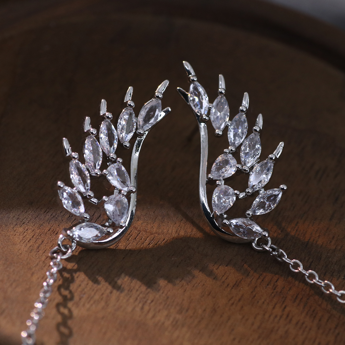 1 Paar Elegant Schneeflocke Überzug Inlay Kupfer Künstliche Perlen Künstlicher Diamant Versilbert Tropfenohrringe display picture 16