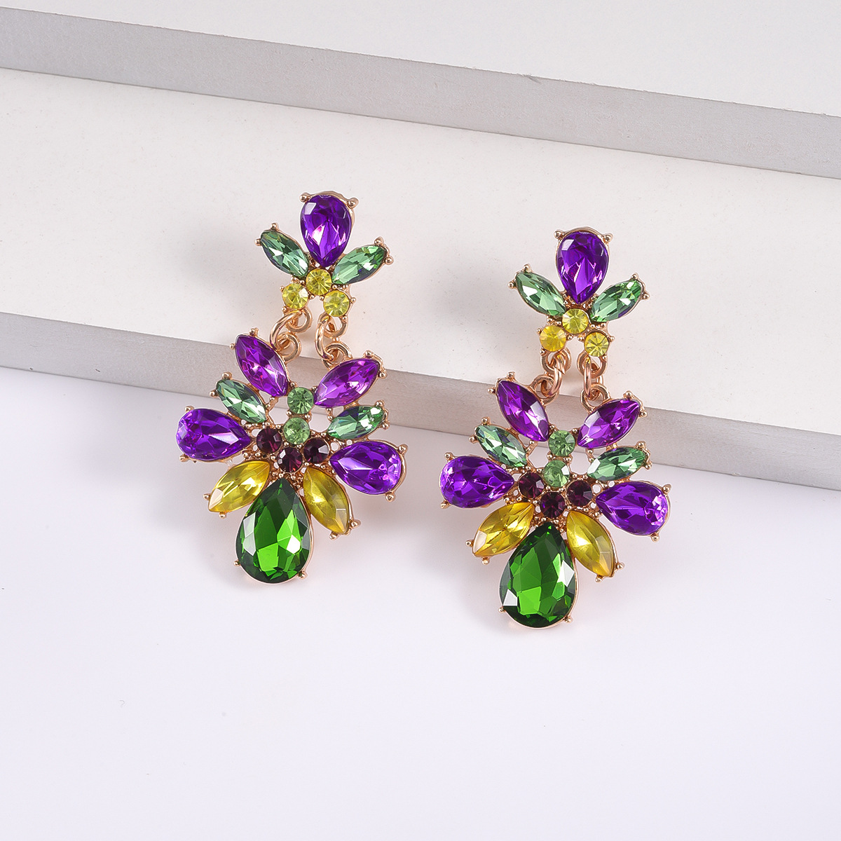1 Pair Elegant Flower Plating Inlay Alloy Artificial Gemstones Gold Plated Drop Earrings display picture 7