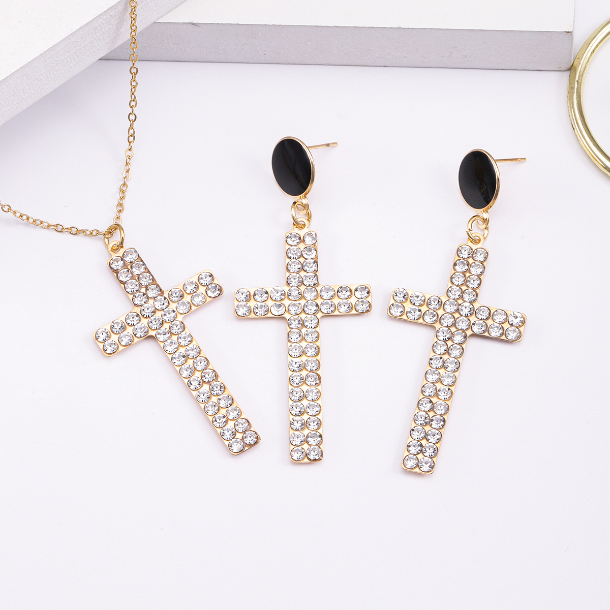 Elegant Retro Simple Style Cross Alloy Polishing Plating Inlay Rhinestones Gold Plated Women's Jewelry Set display picture 3