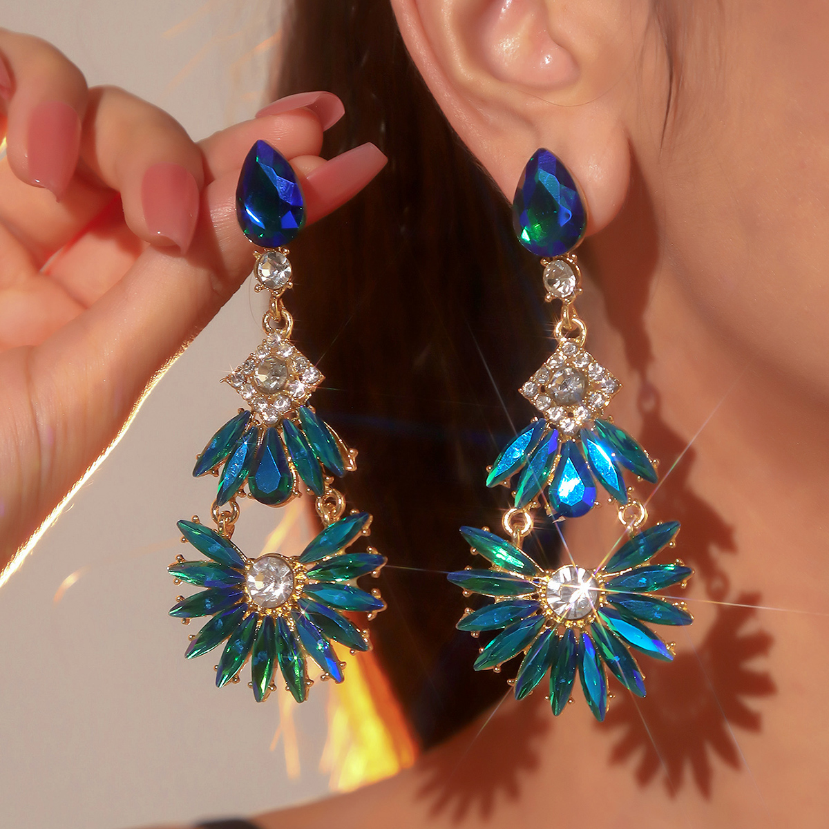 1 Pair Luxurious Shiny Geometric Plating Inlay Alloy Rhinestones Zircon Drop Earrings display picture 1