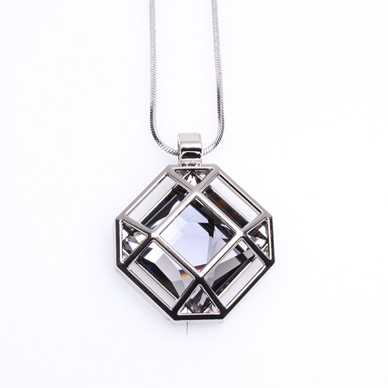 Elegant Rhombus Alloy Copper Inlay Rhinestones Women's Sweater Chain Long Necklace display picture 4