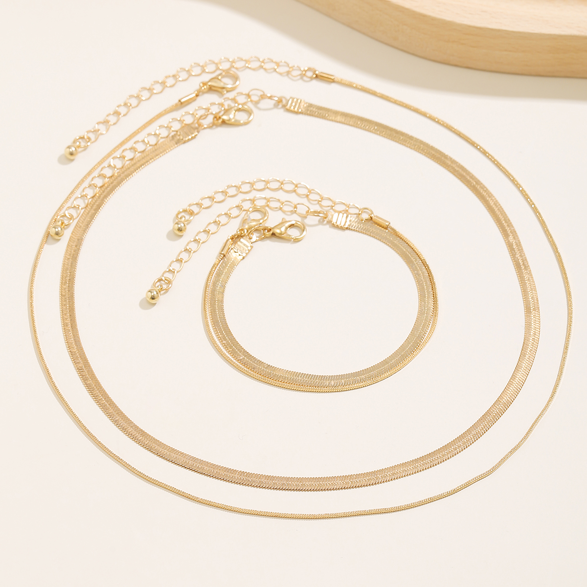 Französische Art Einfacher Stil Einfarbig Kupfer Geschichtet Armbänder Halskette display picture 5