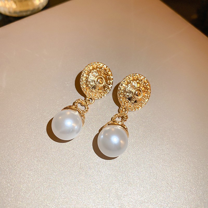 1 Pair Retro Simple Style Round Flower Inlay Alloy Pearl Drop Earrings display picture 5