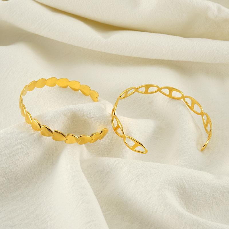 Simple Style Heart Shape Solid Color 304 Stainless Steel 18K Gold Plated Titanium Steel Bangle In Bulk display picture 1