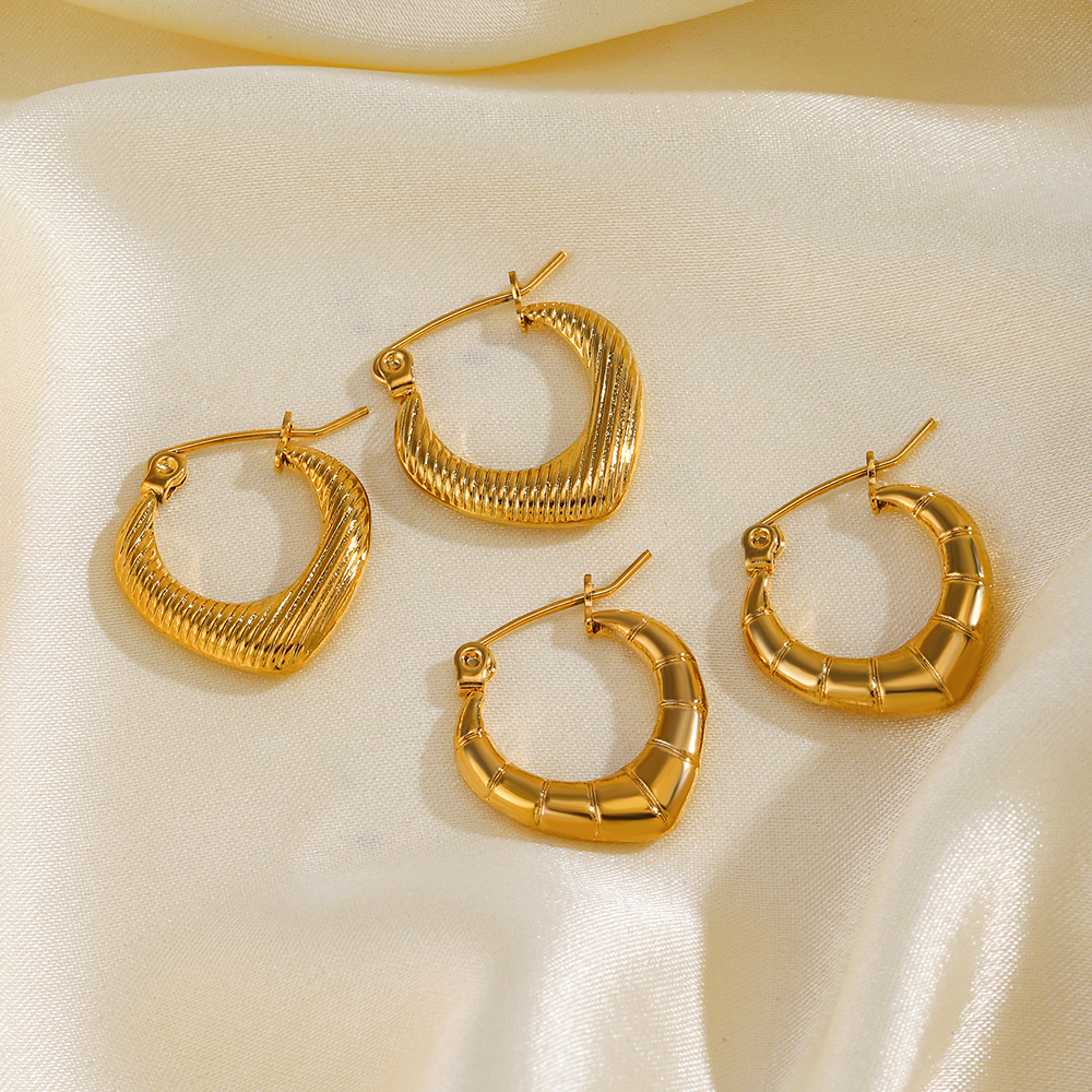 1 Paar IG-Stil Herzform Überzug Edelstahl 304 18 Karat Vergoldet Ohrringe display picture 4