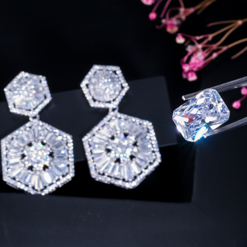 1 Pair Elegant Round Snowflake Plating Inlay Copper Zircon Rhodium Plated Silver Plated Drop Earrings display picture 1