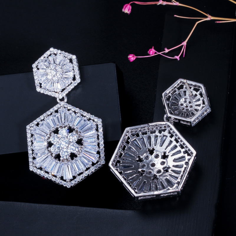 1 Pair Elegant Round Snowflake Plating Inlay Copper Zircon Rhodium Plated Silver Plated Drop Earrings display picture 7
