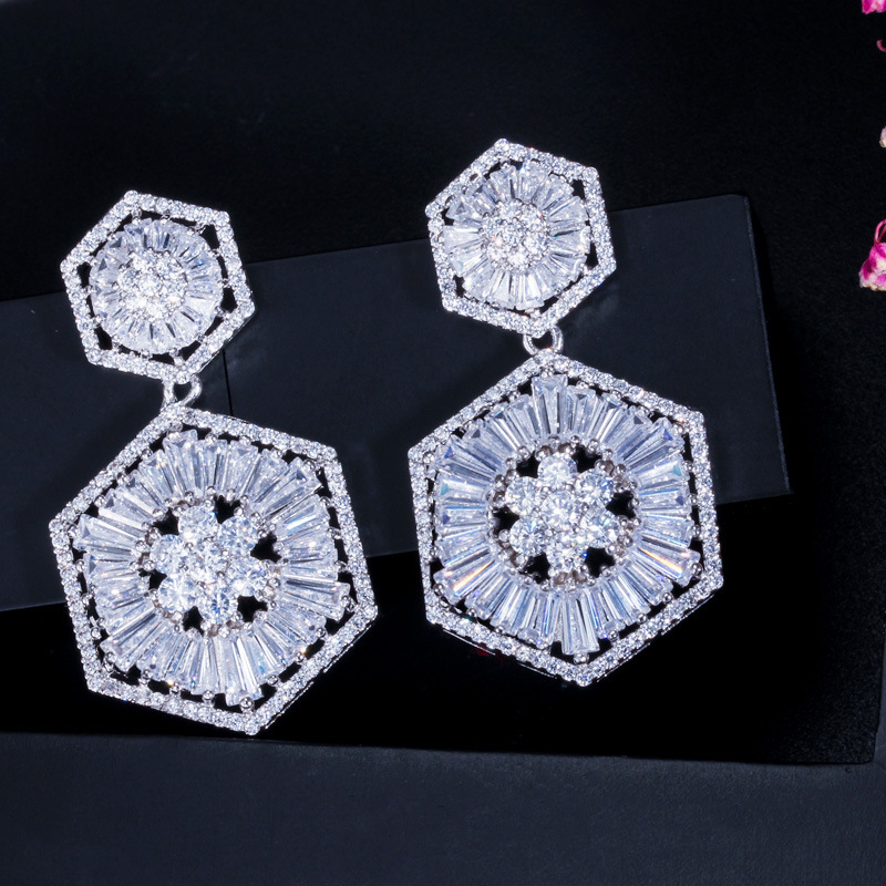 1 Pair Elegant Round Snowflake Plating Inlay Copper Zircon Rhodium Plated Silver Plated Drop Earrings display picture 8