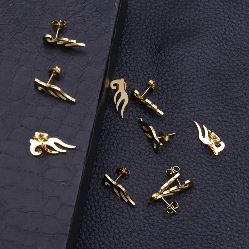 1 Pair Simple Style Solid Color Plating Stainless Steel 18K Gold Plated Ear Studs display picture 1