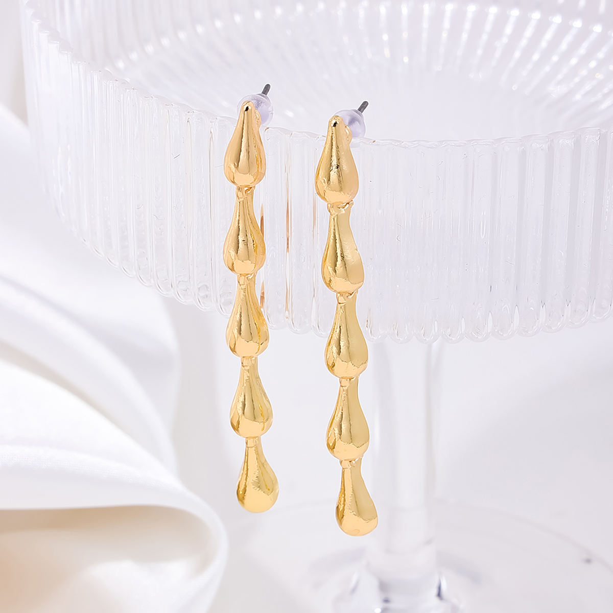 1 Pair Simple Style Solid Color Alloy Drop Earrings display picture 5