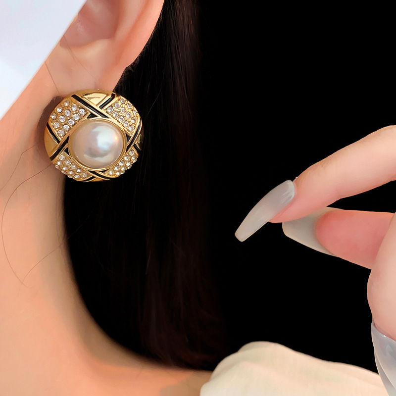 1 Pair Simple Style Round Inlay Alloy Zircon Ear Studs display picture 3