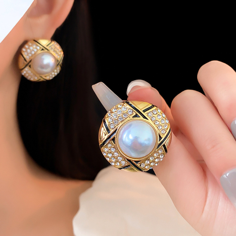 1 Pair Simple Style Round Inlay Alloy Zircon Ear Studs display picture 4