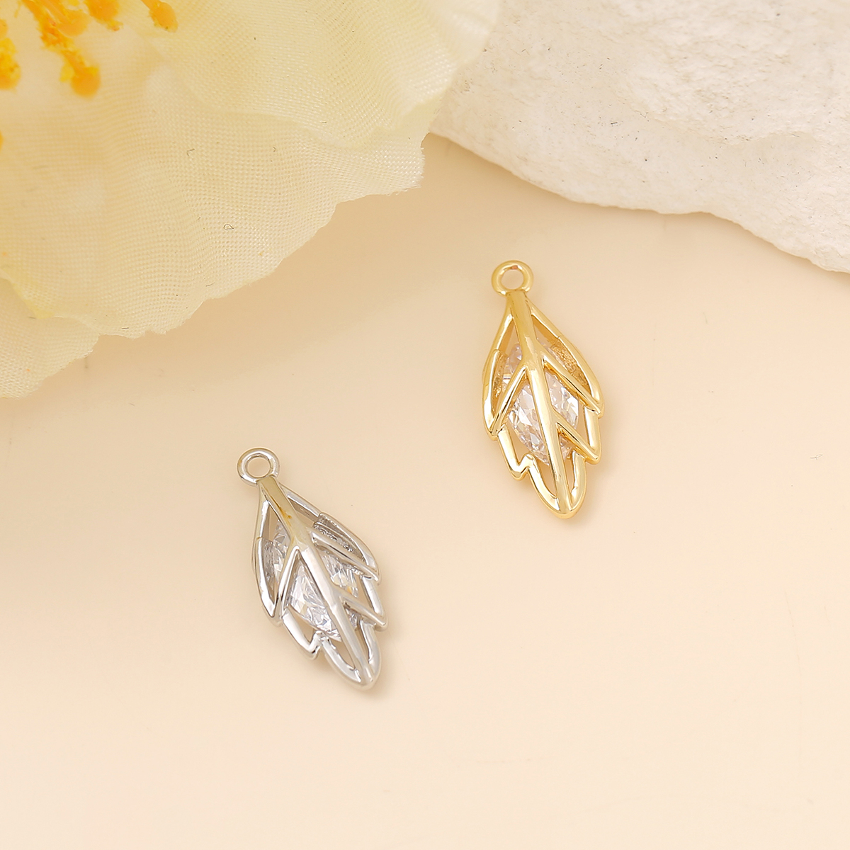 Casual Elegant Simple Style Leaf Copper Plating Inlay Zircon 18k Gold Plated White Gold Plated Jewelry Accessories display picture 6