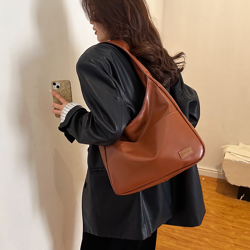 Women's Pu Leather Solid Color Vintage Style Classic Style Sewing Thread Square Magnetic Buckle Tote Bag display picture 9