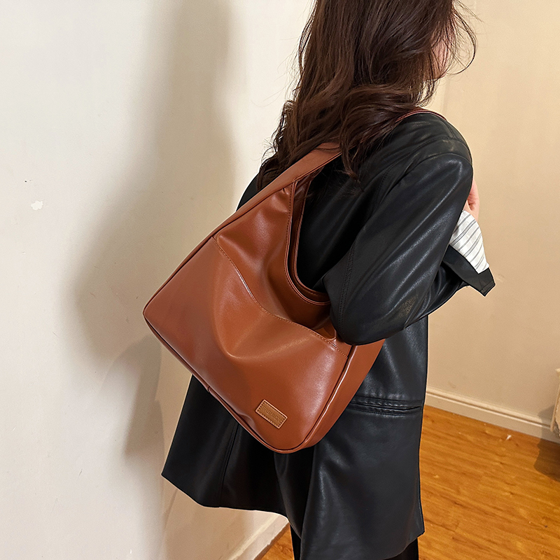 Women's Pu Leather Solid Color Vintage Style Classic Style Sewing Thread Square Magnetic Buckle Tote Bag display picture 8