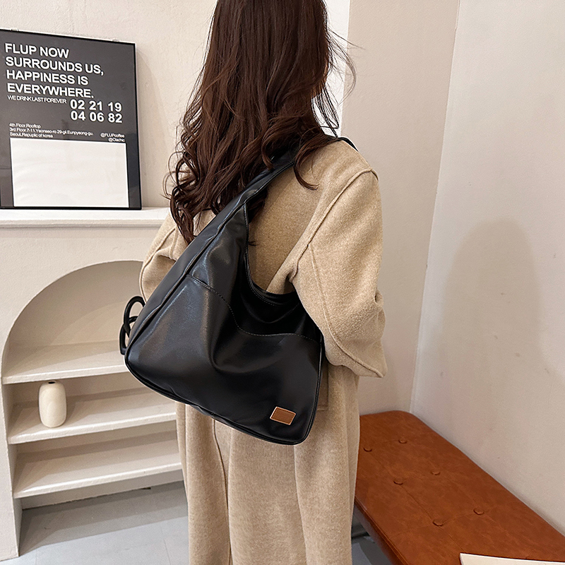 Women's Pu Leather Solid Color Vintage Style Classic Style Sewing Thread Square Magnetic Buckle Tote Bag display picture 10