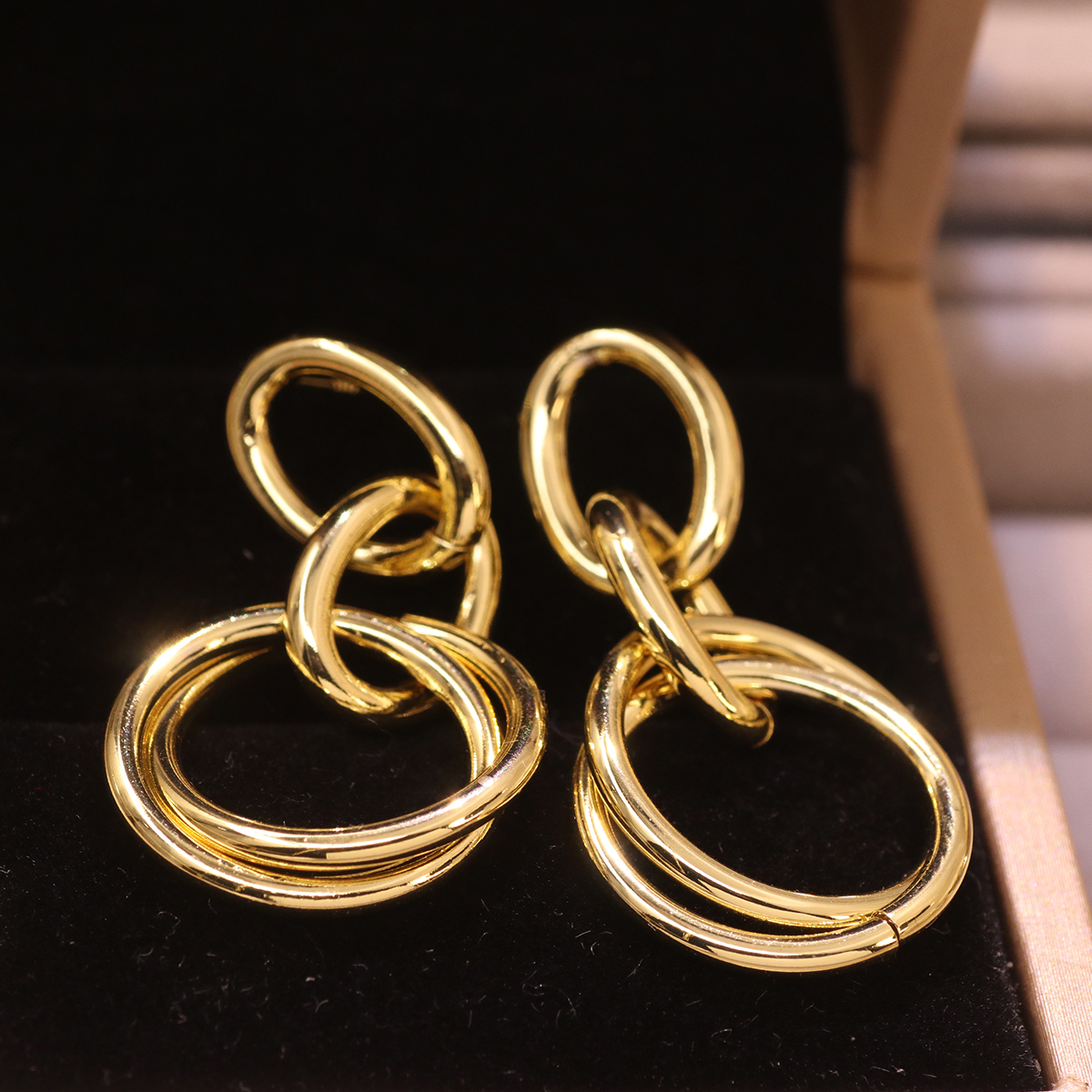 1 Pair Ig Style Simple Style Oversized C Shape O-shape Spiral Polishing Plating Copper 18k Gold Plated Earrings display picture 10