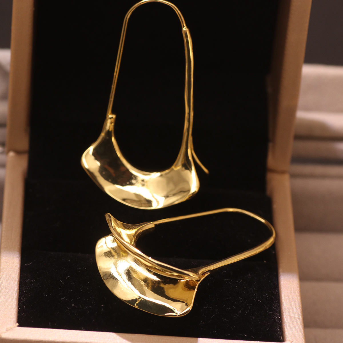 1 Paar Ig-stil Einfacher Stil Überdimensioniert C-form O-form Spiral- Polieren Überzug Kupfer 18 Karat Vergoldet Ohrringe display picture 12