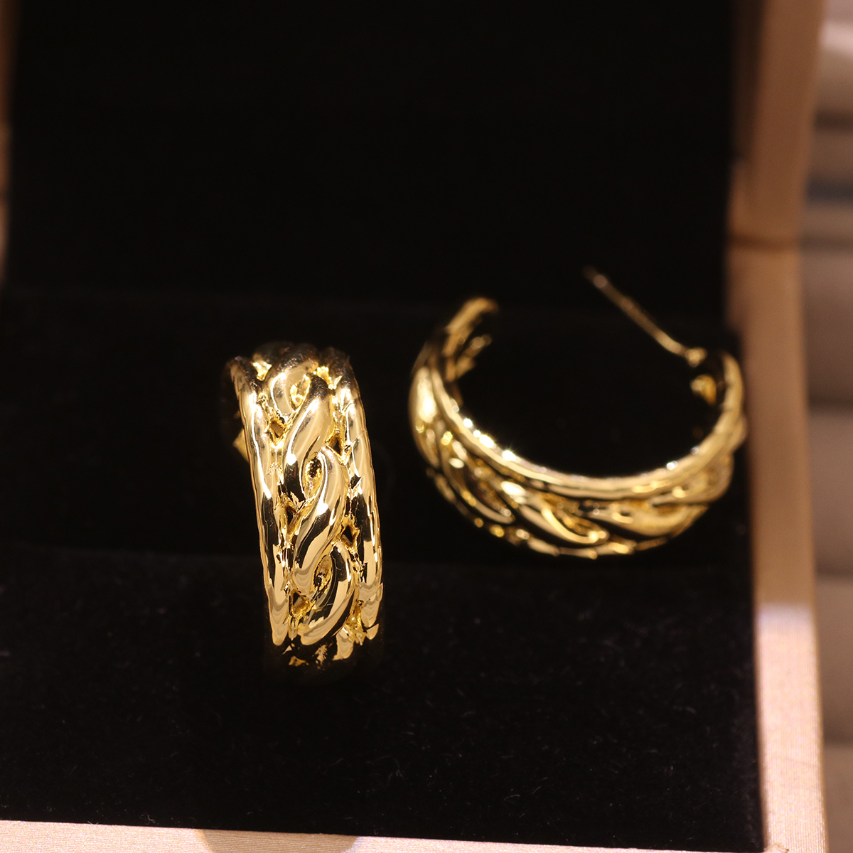1 Paar Ig-stil Einfacher Stil Überdimensioniert C-form O-form Spiral- Polieren Überzug Kupfer 18 Karat Vergoldet Ohrringe display picture 13