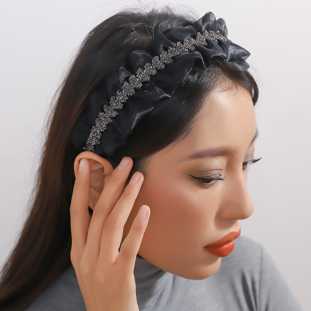 Women's Simple Style Solid Color Lace Pleated Hair Band display picture 3