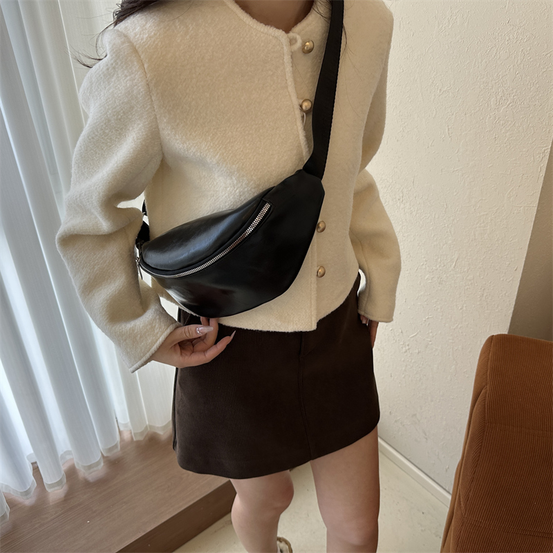Women's Vintage Style Solid Color Pu Leather Waist Bags display picture 6
