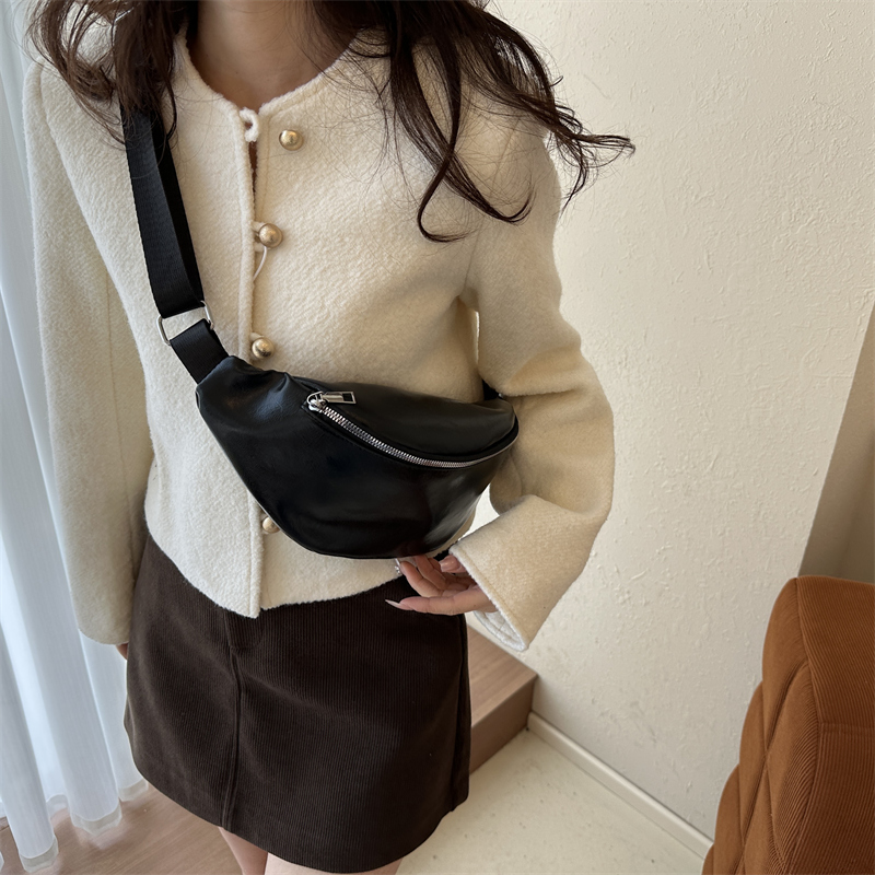 Women's Vintage Style Solid Color Pu Leather Waist Bags display picture 3