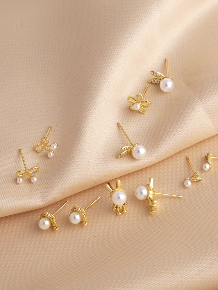 1 Pair Modern Style Simple Style Rabbit Flower Bow Knot Plating Inlay Copper Pearl Zircon 18k Gold Plated Ear Studs display picture 3
