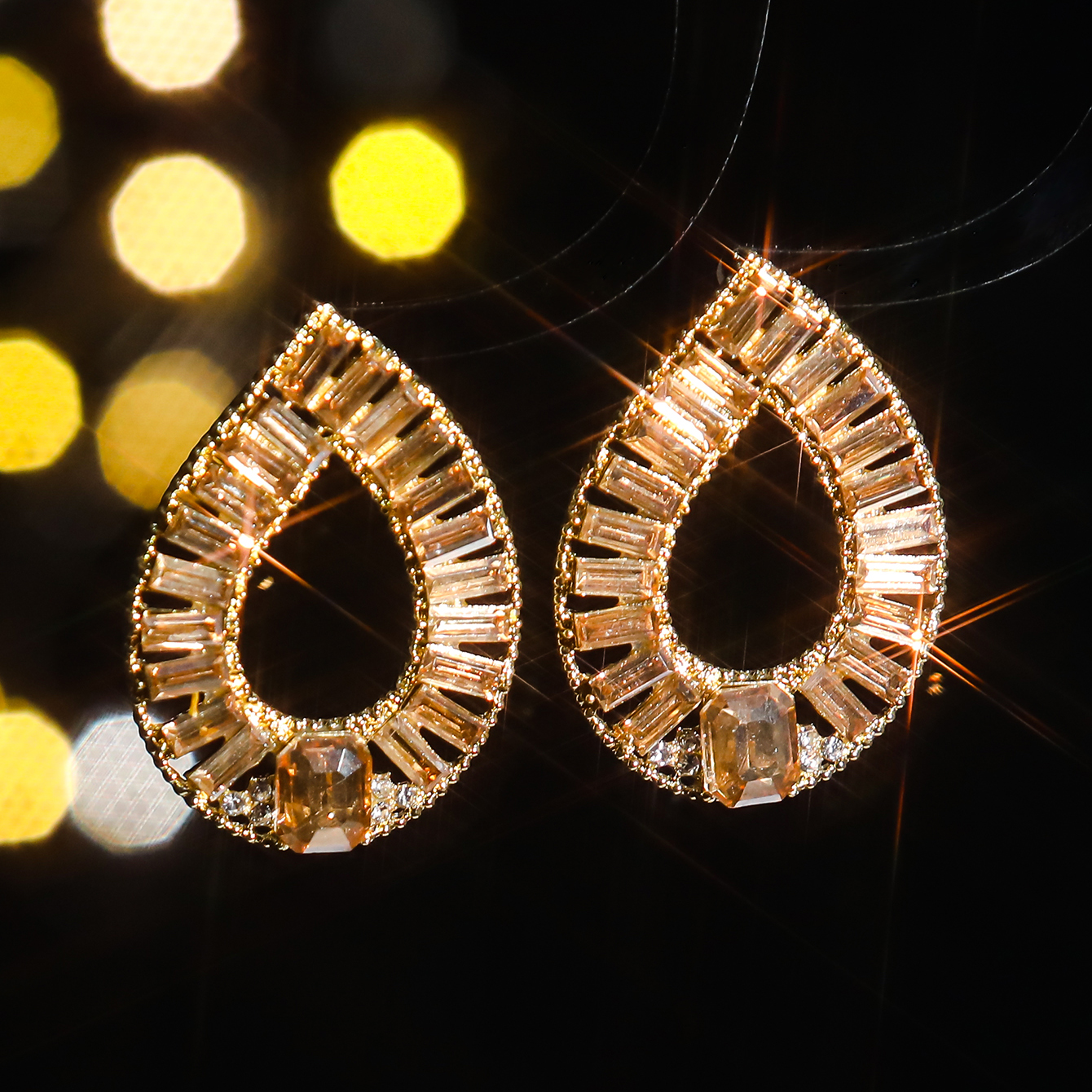 1 Pair Elegant Water Droplets Inlay Alloy Rhinestones Zircon Drop Earrings display picture 5